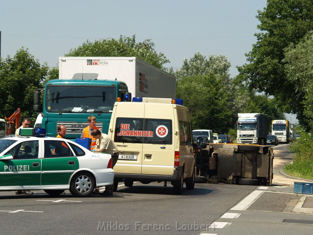 VU LKW Kehrmaschine Koeln Porz Gremberhoven Frankfurterstr - Ratherstr 23.JPG